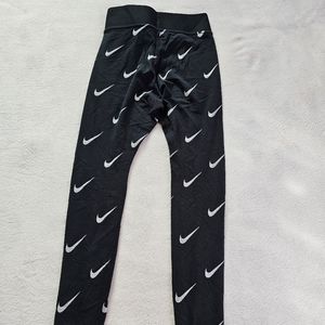 Nike Swoosh Leggings